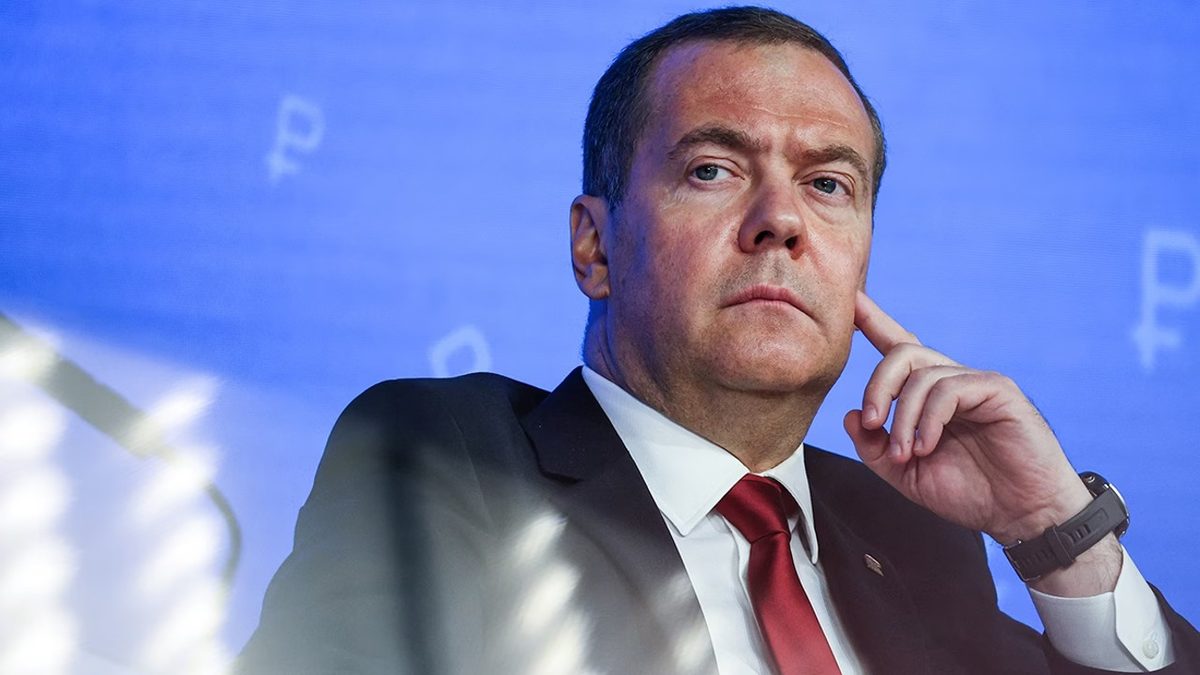 Медведев предрек Армении «глубокий кризис» в случае разрыва связей с Россией и сближения с Западом